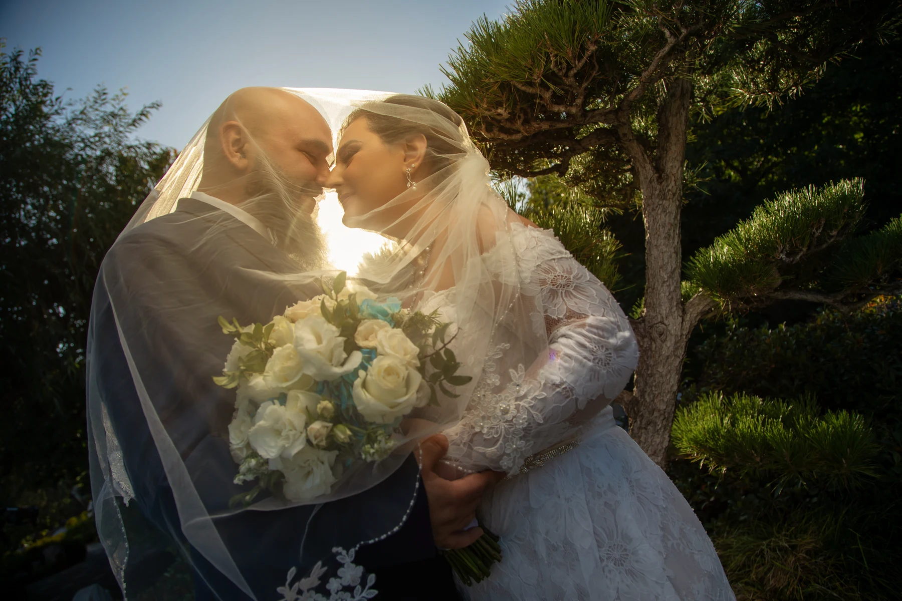 How to Read Wedding Photographer Reviews and Ratings in Los Angeles