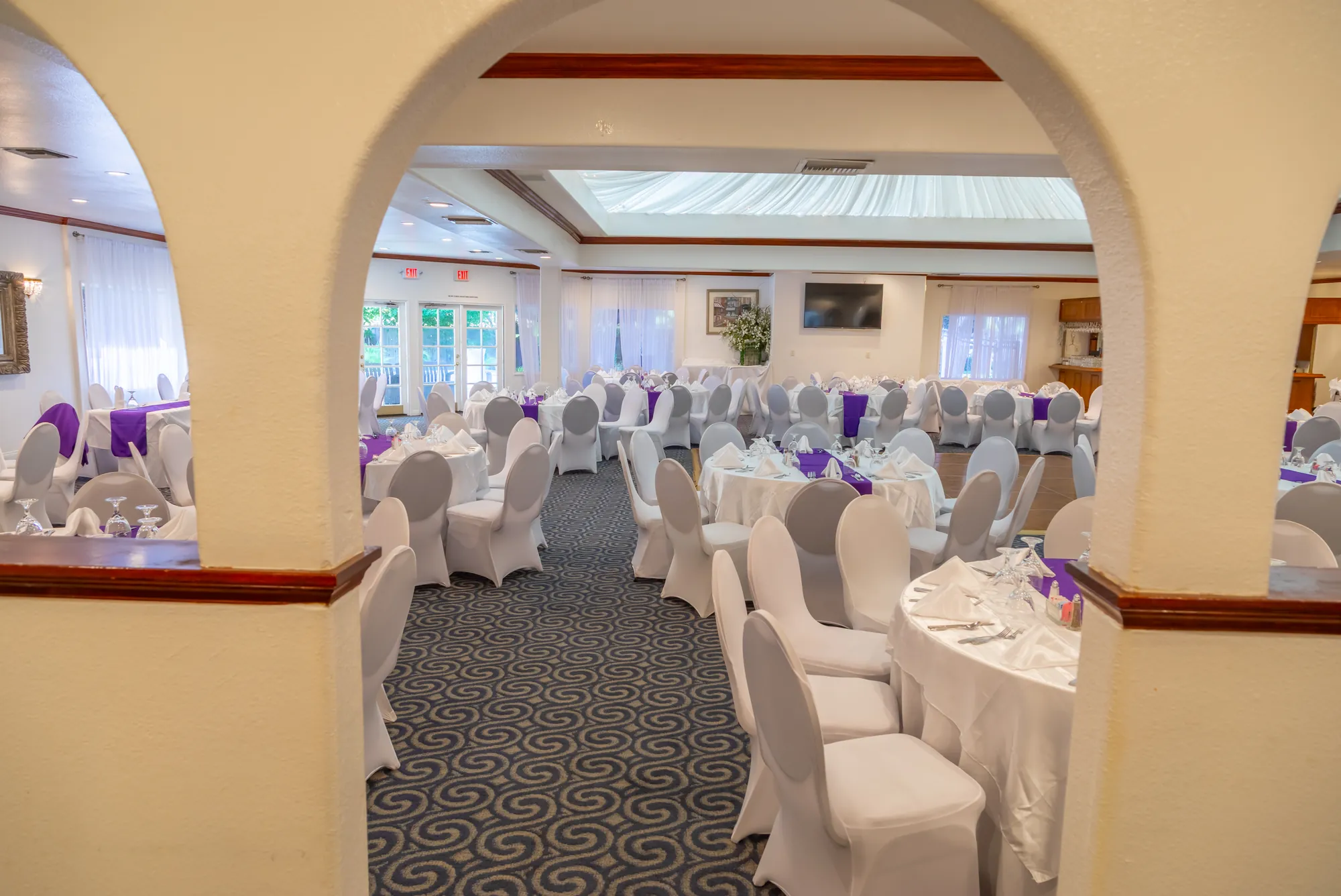 The banquet room framed by a plaster arch at Kelly's Wedding Garden