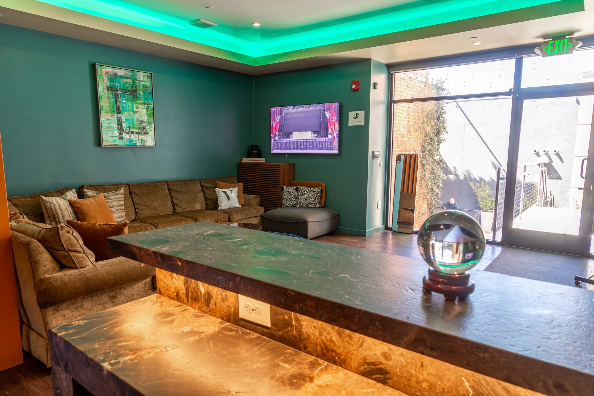 The live-edge counter in a green room at The Vermont Hollywood