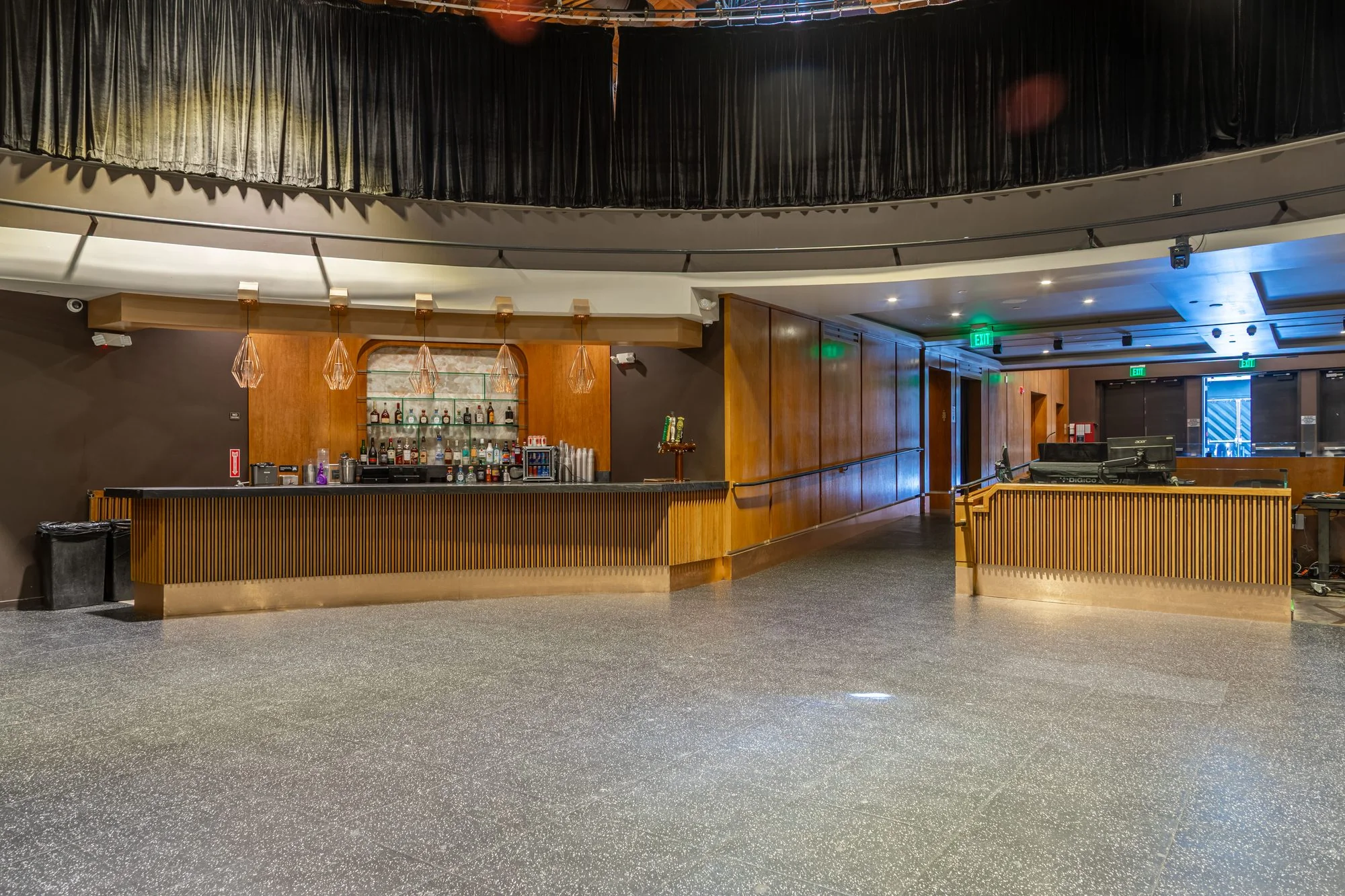 The lobby and its island bar at The Vermont Hollywood