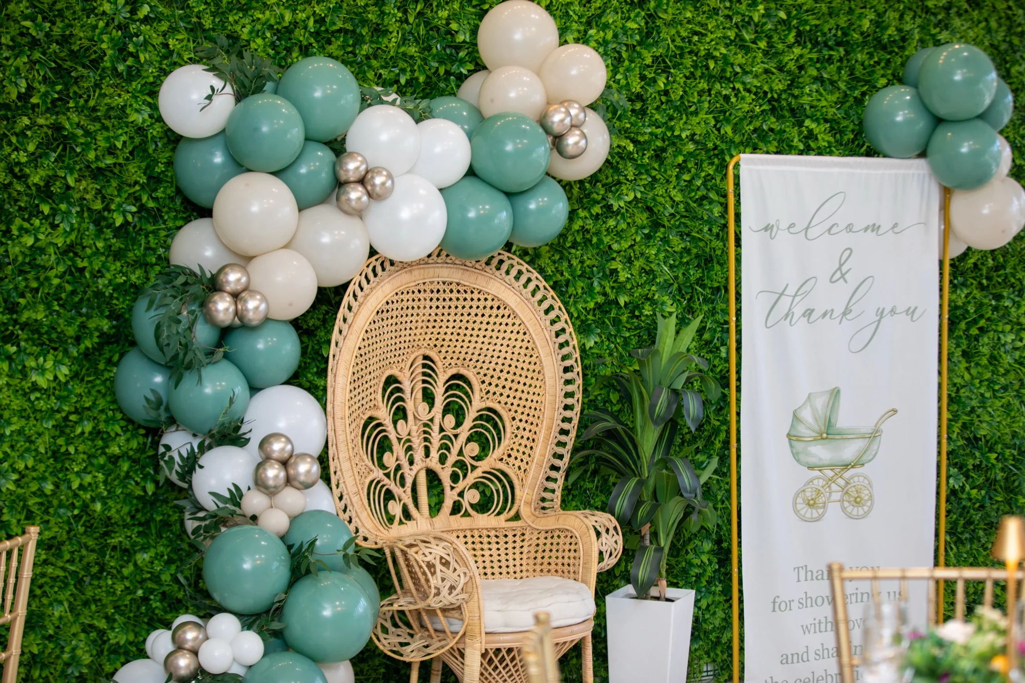 The peacock chair framed by balloons at Violet Cactus Studio